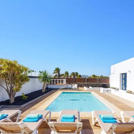 Villa Castillo Del Aguila By *