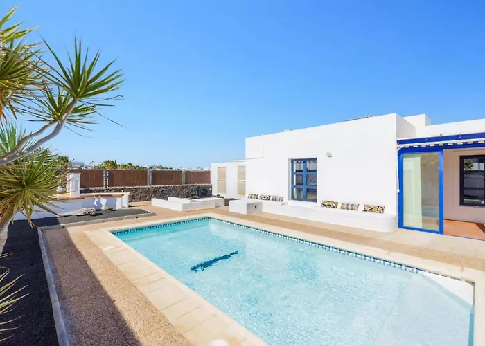 Castillo Del Aguila By *